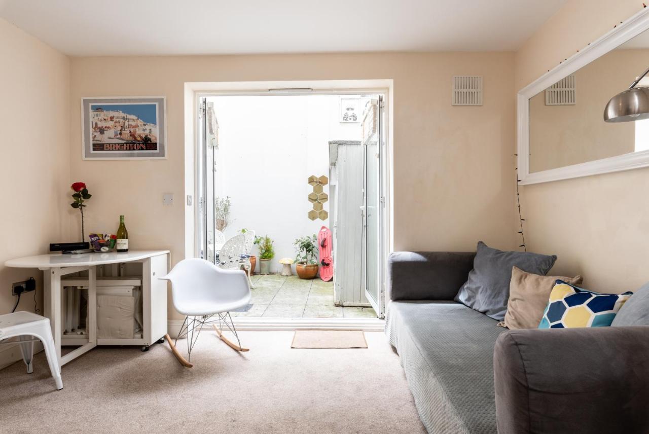 Little Brighton Beach Apartments - Also Separate Spa Cabin And Watersports Exterior photo