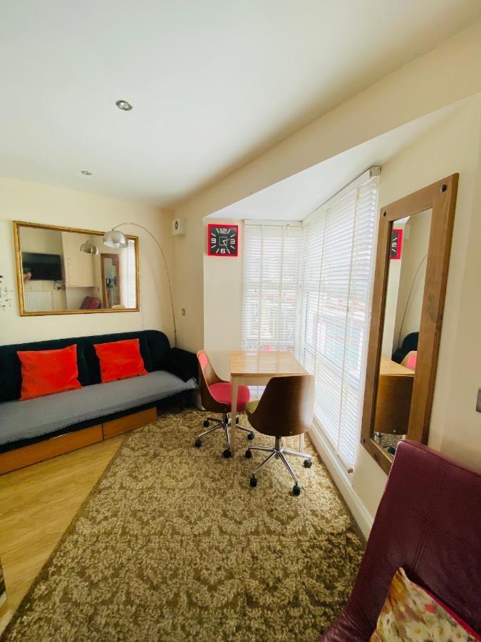 Little Brighton Beach Apartments - Also Separate Spa Cabin And Watersports Exterior photo